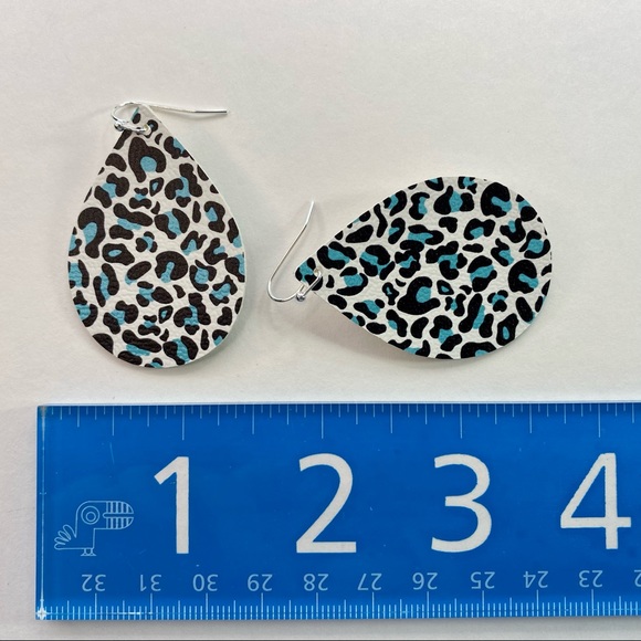 Teal leopard print teardrop earrings, vegan leather, handmade. - Picture 3 of 4